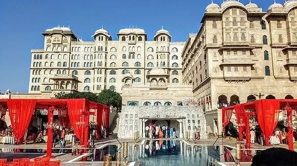 The Gaud Brahmin Identity in Nathdwara's Temple-Centered World