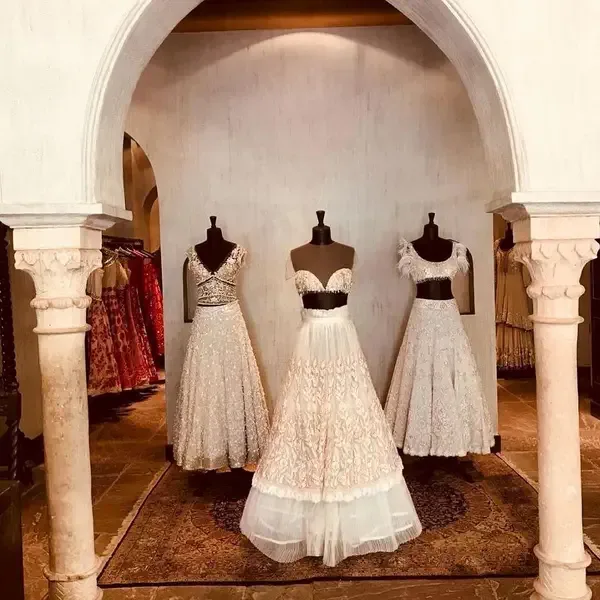 Wedding Customs in a Pilgrimage City